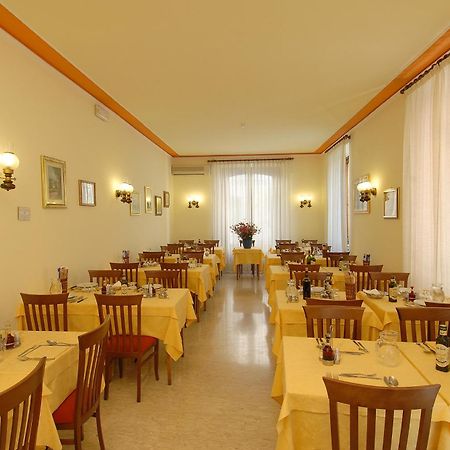Hotel Delizia Genovese Montecatini Terme Exterior foto