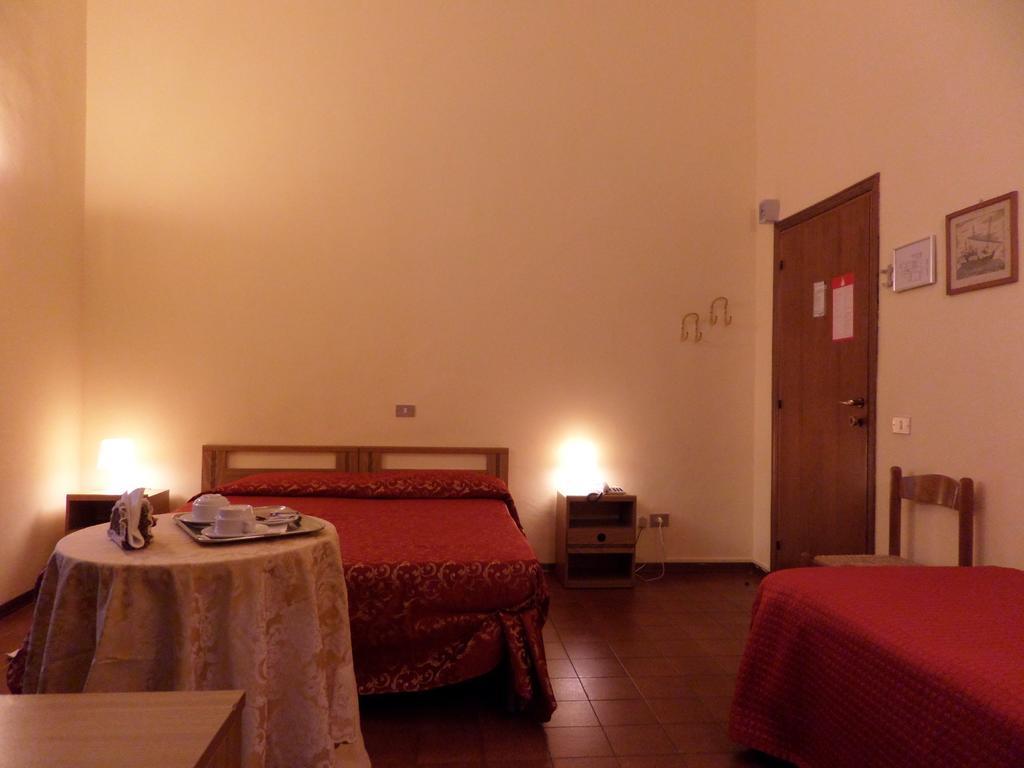 Hotel Delizia Genovese Montecatini Terme Habitación foto
