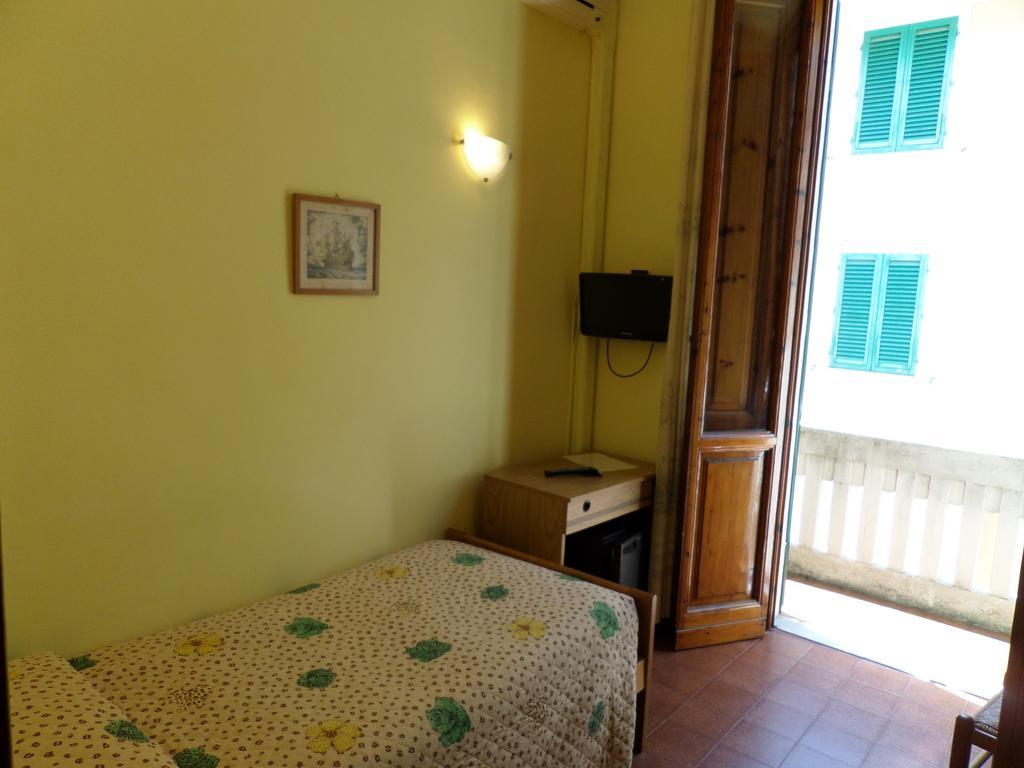 Hotel Delizia Genovese Montecatini Terme Habitación foto